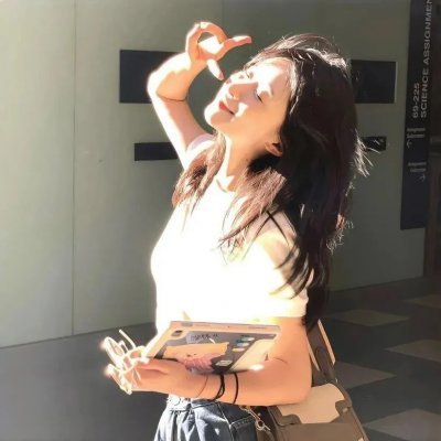 在深渊里凝视她